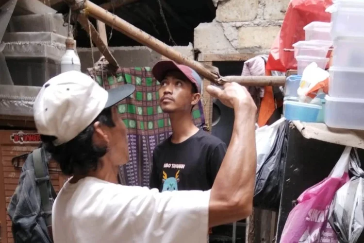 Rumah Ambruk di Layungsari, Dua Penghuni Terluka