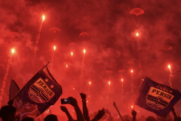 Harga Rocket Parachute Flare yang Warnai HUT ke-93 Persib, Bisa Ratusan Ribu per Buah