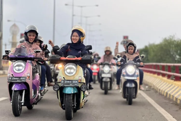 Hijabers Serenity Ride Satukan Pecinta Scoopy yang Stylish di Cirebon