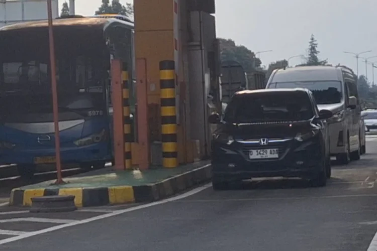 Gerbang Tol Pasteur Mulai Dipadati Pemudik, Puncak Arus Mudik Diprediksi 18–19 Maret