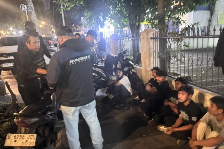 Bawa Samurai, 4 Remaja Diduga Anggota Geng Motor Diamankan Polisi