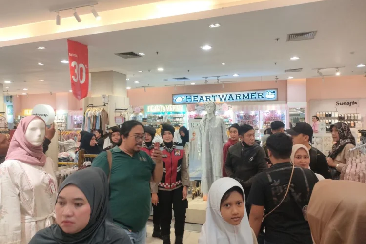 Polisi Patroli di Pusat Perbelanjaan, Pengunjung Diingatkan Waspada Aksi Pencopetan