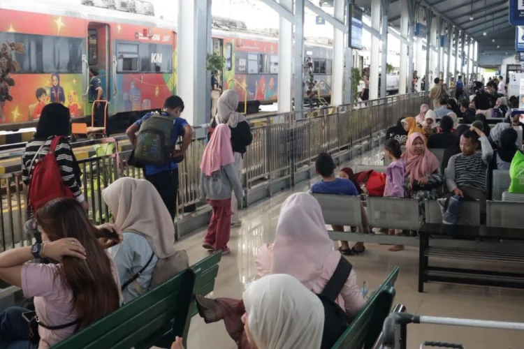 Arus Mudik Kereta Membeludak, Penumpang di Stasiun Tasikmalaya Naik hingga 170 Persen