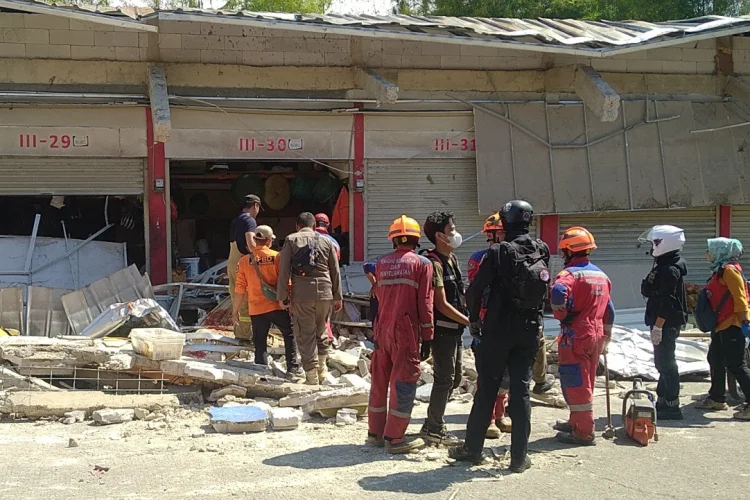 Pasca Ambruknya Kanopi Pasar Soreang, Pemkab Bandung Bakal Periksa Semua Bangunan