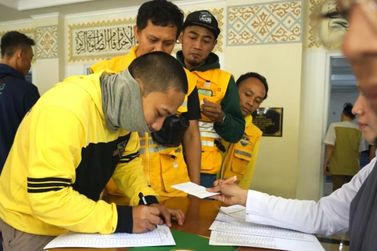 Ratusan Petugas Kebersihan dan Pertamanan Kota Bogor Terima Santunan Jelang Idulfitri