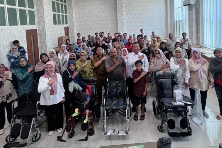Dinsos KBB Salurkan Bantuan ATENSI ke 115 PPKS