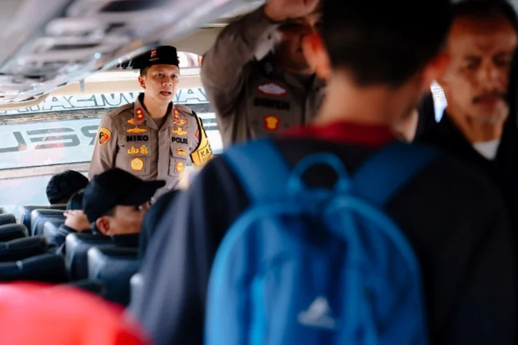 Launching Mudik Gratis 2026, Polres Cimahi Berangkatkan 92 Pemudik Hari ini