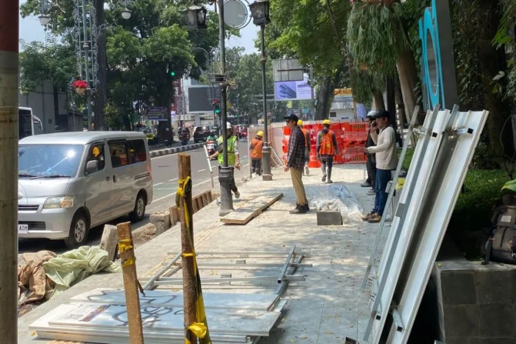 Farhan Sayangkan Kualitas Proyek BRT Jauh dari Harapan