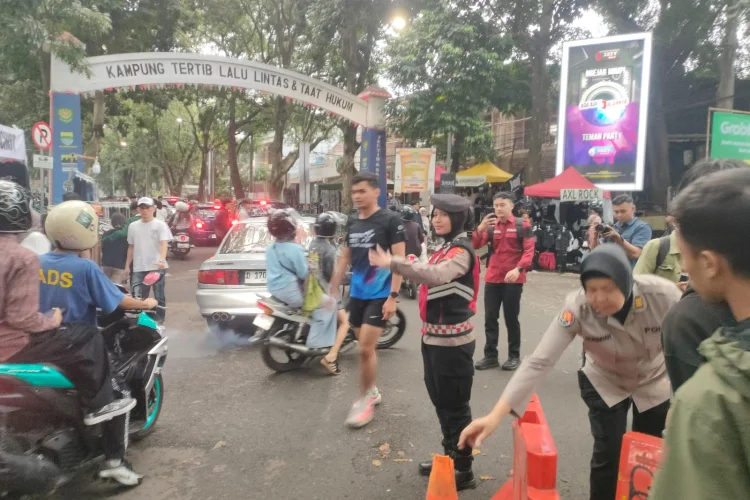 Patroli Dialogis Polwan Polrestabes Bandung Sisir Area Trunojoyo dan Paskal 23