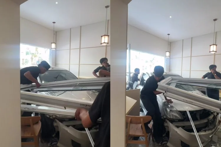 Mobil Hilang Kendali Tabrak Restoran Jepang di Gading Serpong Buat Pengunjung Panik