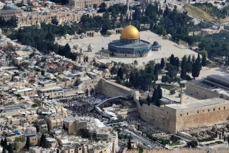 Israel Larang Warga Palestina Gelar Salat Idulfitri di Masjid Al-Aqsa