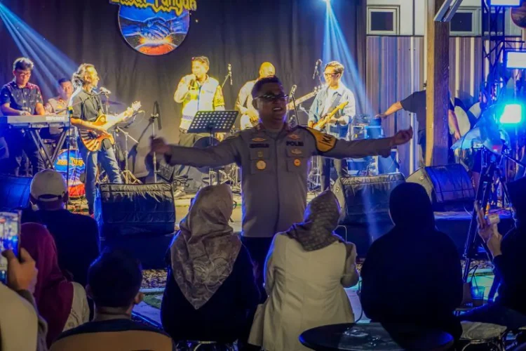 Selain Pengamanan, Polres Ciamis Sajikan Hiburan Musik di Rest Area