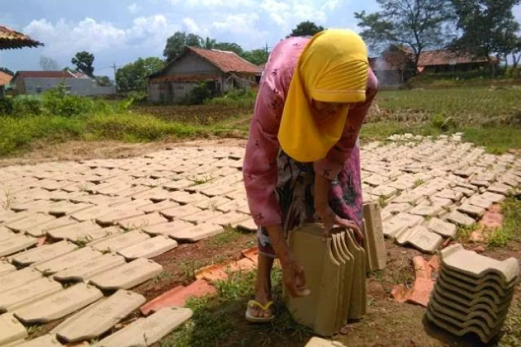 Program Gentengisasi Digeber dari Jabar, Peluang Bangkitkan Industri Lokal