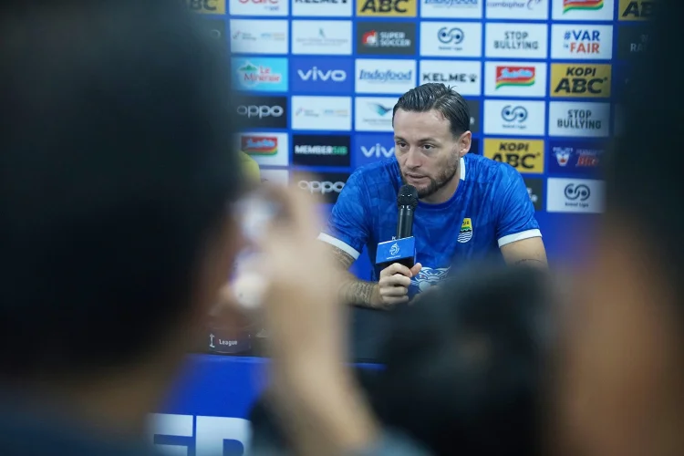 Unggahan Hitam Putih Marc Klok Usai Laga Persib vs Dewa United Jadi Teka-teki