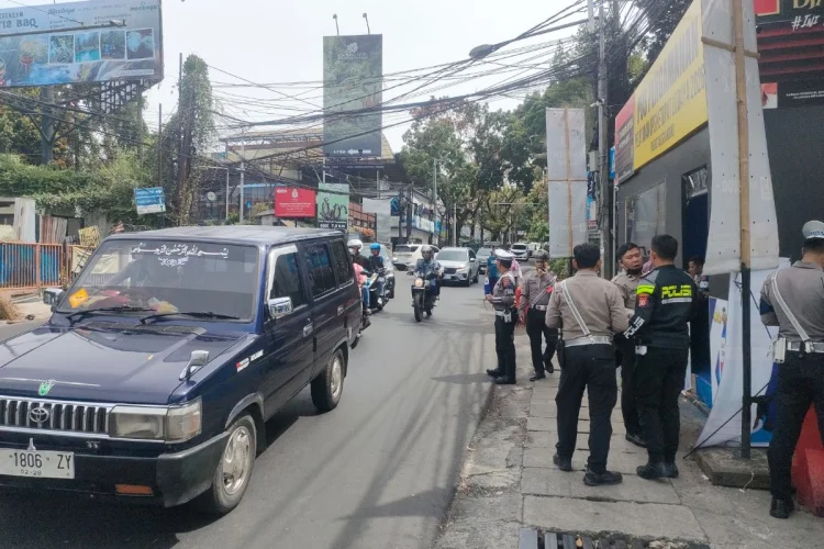 Libur Lebaran, Jalur Menuju Kawasan Wisata Lembang Masih Dipadati Kendaraan