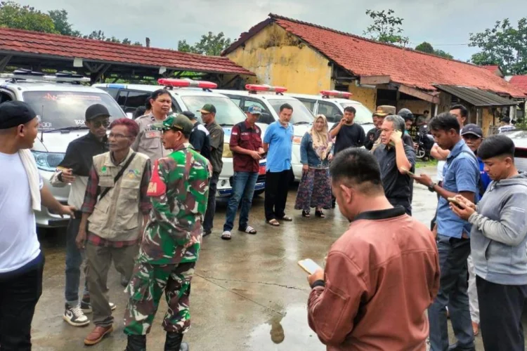 Aep Syaepuloh dan Eman Suherman Kerja Bareng Tangani Korban Kecelakaan Majalengka
