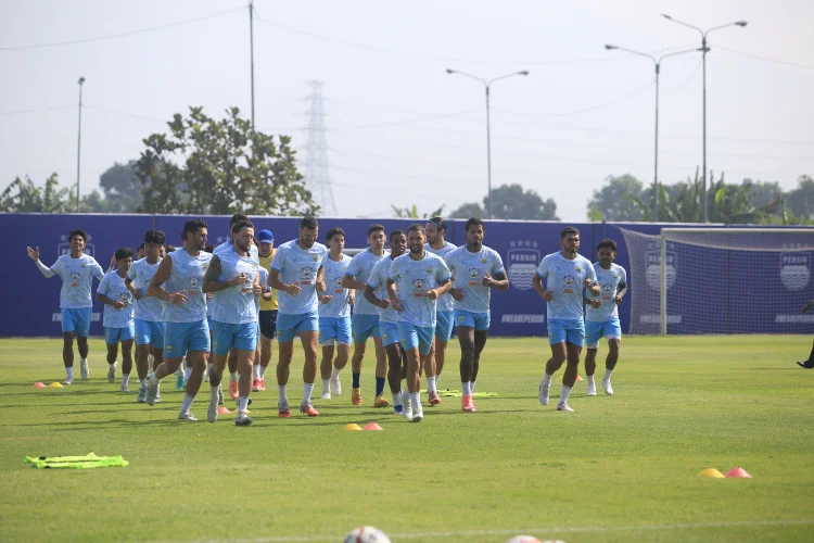 Intensitas Latihan Meningkat, Skuad Persib Tumbang Kelelahan di Lapangan