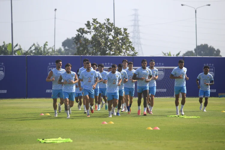 Alasan Layvin Kurzawa dan Thom Haye Absen di Sesi Latihan Perdana Persib