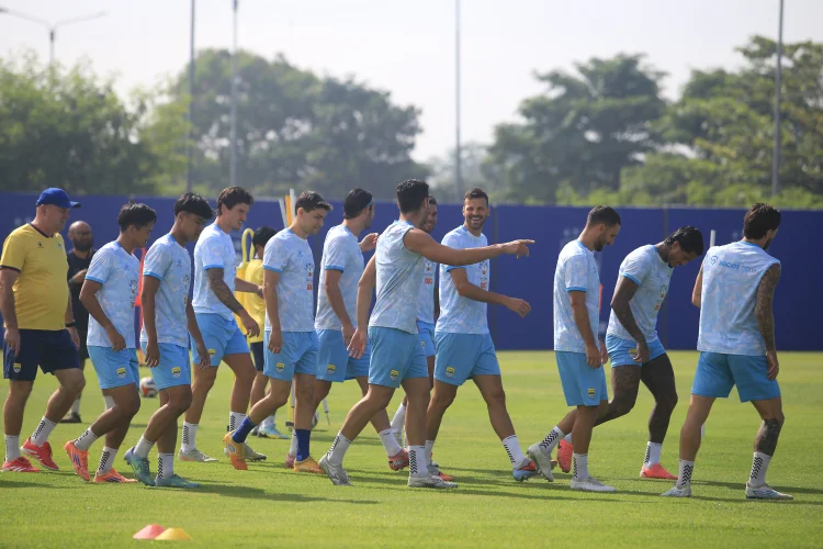 Empat Pemain Persib Absen Latihan, Beckham Terima Jatah Libur