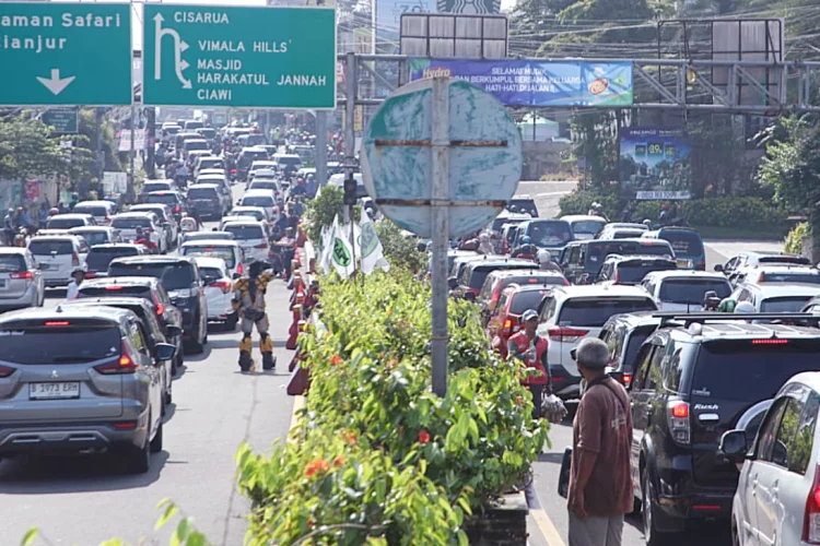 Wisata Jabar Diserbu Saat H+3 Lebaran, Arus ke Puncak Tembus 30 Ribu Kendaraan