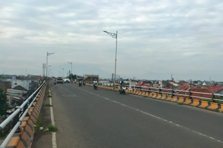 Gagal Bunuh Diri di Flyover Kiaracondong, Seorang Pria Diamankan Polisi