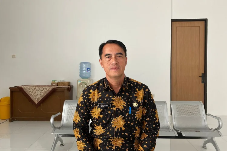 Terlibat Judi dan Pinjol, 6.600 Warga Karawang 'Didepak' dari Daftar Penerima Bansos