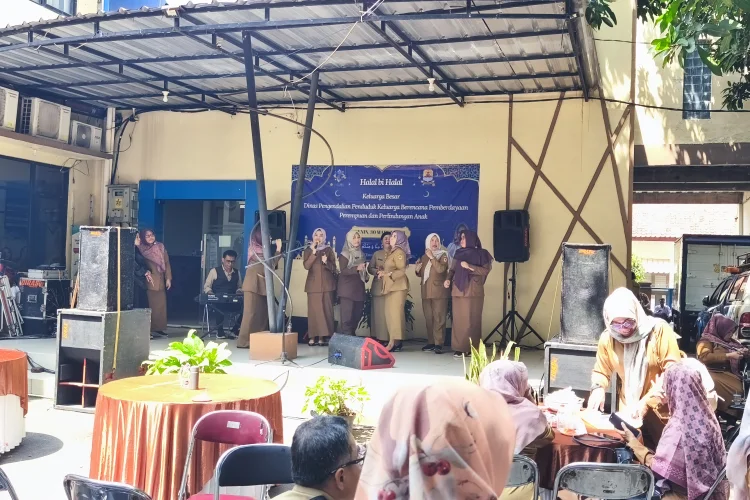 Hari Pertama Masuk Kerja, DPPKBPPPA Kabupaten Cirebon Malah Gelar Dangdutan