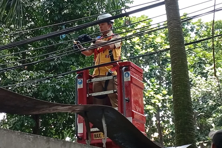 Pemkot Bandung Baru Selesaikan 13 dari 39 Jaringan Kabel Udara