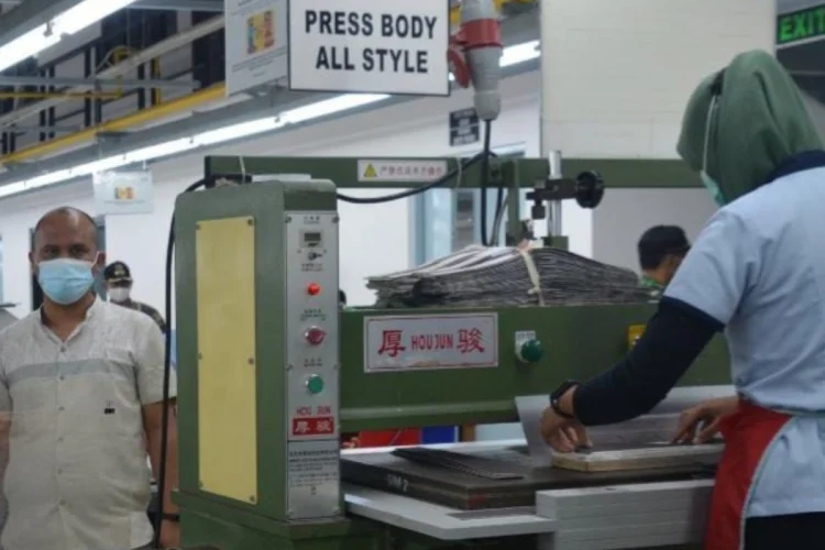 PHK Manufaktur Jabar Tembus 6.727 Orang, Industri Mulai Rem Produksi dan Pangkas Lemb