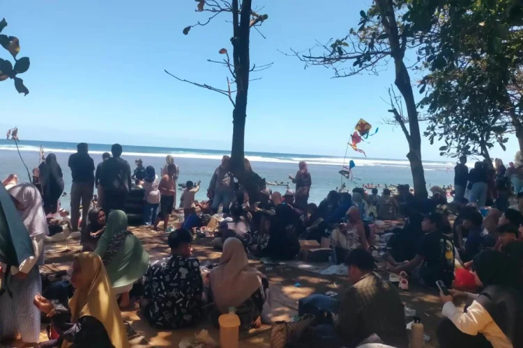 Pantai Jadi Primadona, 33 Ribu Wisatawan Serbu Destinasi Libur Lebaran di Tasikmalaya