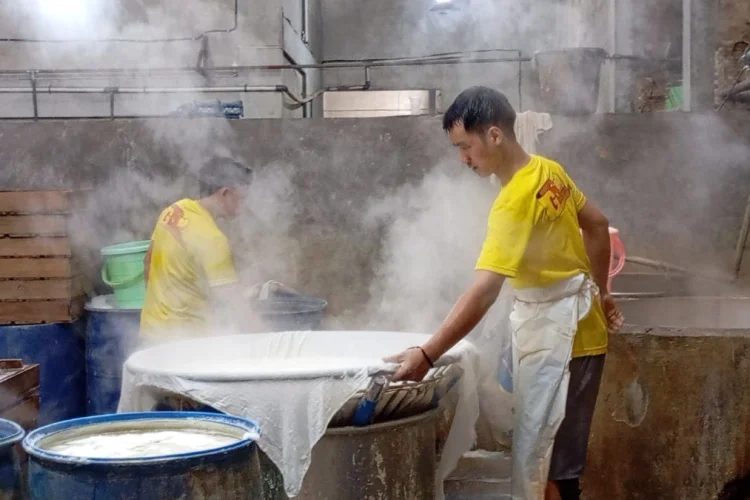 Kedelai Naik, Perajin Tahu Cibuntu Manaikkan Harga Tahu