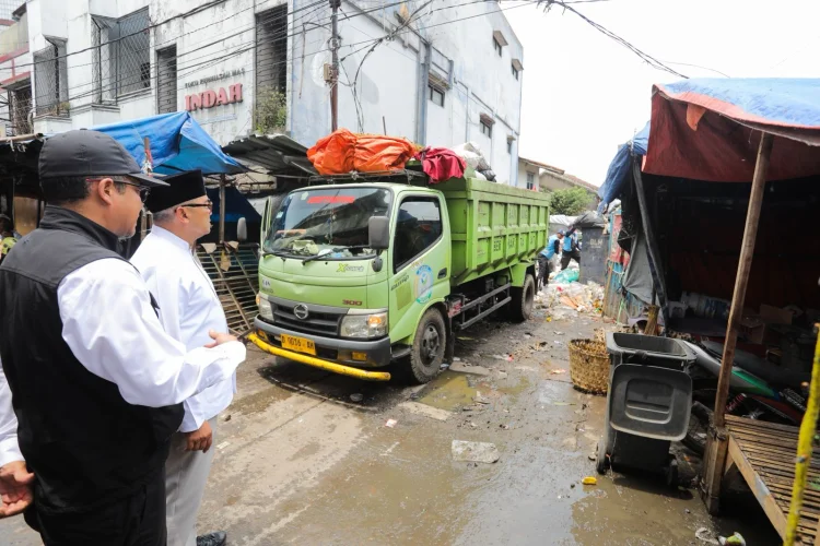 Volume Sampah Bandung Meningkat, Penyebab Utamanya Aktivitas Belanja Warga Tinggi