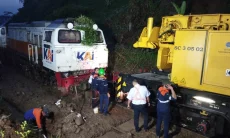 Lokomotif KA Ciremai Terjebak Longsor, Sejumlah Perjalanan Dibatalkan 