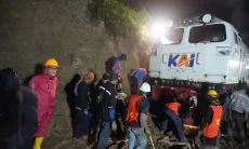 KA Ciremai Tertimpa Longsoran Sudah Dievakuasi, Jalur Maswati-Sasaksaat Bisa Dilalui