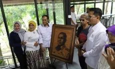 Lewat Seni Bambu dan Kanvas, Pria Paruh Baya Asal Cimahi Ini Merajut Kenangan Leluhur