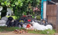 Jelang HUT Kabupaten Bandung, Sampah Jadi 'Hiasan' hingga Kantor Dinsos