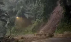 Cadas Pangeran Longsor, Jalur Bandung-Sumedang Terputus
