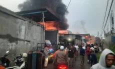 Kebakaran Gudang Plastik di Margaasih, 4 Bangunan Hangus Dilalap Api