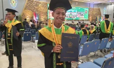 Beckham Putra Nugraha Resmi Menjadi Sarjana Ilmu Pemerintahan