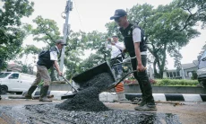 Drainase Buruk Mengancam Kerusakan Jalan Kota Bandung yang 90 Persen Mantap