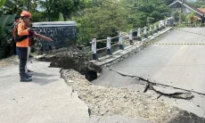Jembatan Antajaya Ambruk, Akses Warga Antajaya dan Buanajaya Terputus