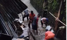Antisipasi Banjir Lintasan Terulang, Kelurahan Tegallega Bersihkan Sungai Ciparigi