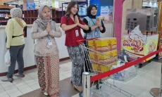 Kebaya Warnai Suasana Mal, Semangat Kartini Hidup di Ruang Publik Modern