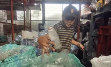 Harga Plastik Melonjak, Setoran di Bank Samici Anjlok