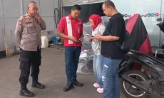 Serobot Antrean di SPBU, CCTV Rekam Pria Ini Keluarkan Senjata Mirip Pistol