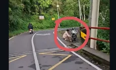 Lagi-Lagi Jembatan Cangar, Momen Sebelum Korban Tewas Terekam Kamera