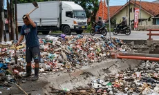 Desa Melakasari Terus Dibebani Sampah Kiriman, Warga Desak Penanganan Serius