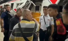 Viral! Pria Ini Buat Geram Petugas di Lokasi Kecelakaan KRL Bekasi Timur