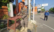 Lebih Humanis, Satpol PP Cirebon Mulai Tertibkan PKL di Badan Jalan