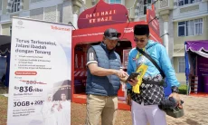 Jemaah Haji dari Kloter Jawa Barat Makin Tenang Beribadah Pakai RoaMAX Haji Telkomsel